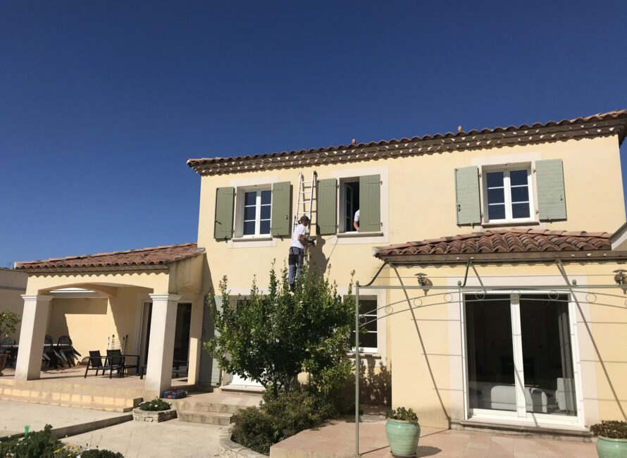 Volet battant aluminium maison gardoise du Sud